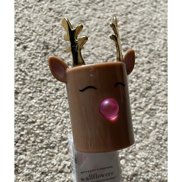 Reindeer Wall Plug in Bath and Body Works Home Scent - Picture 6 of 7